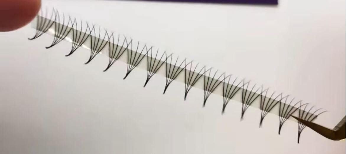 Qingdao Sparkling Eyellash mène l'industrie avec des fans innovants - Fans pré-même avec des cils ultra-légers de 0,07 mm et des boucles C / D