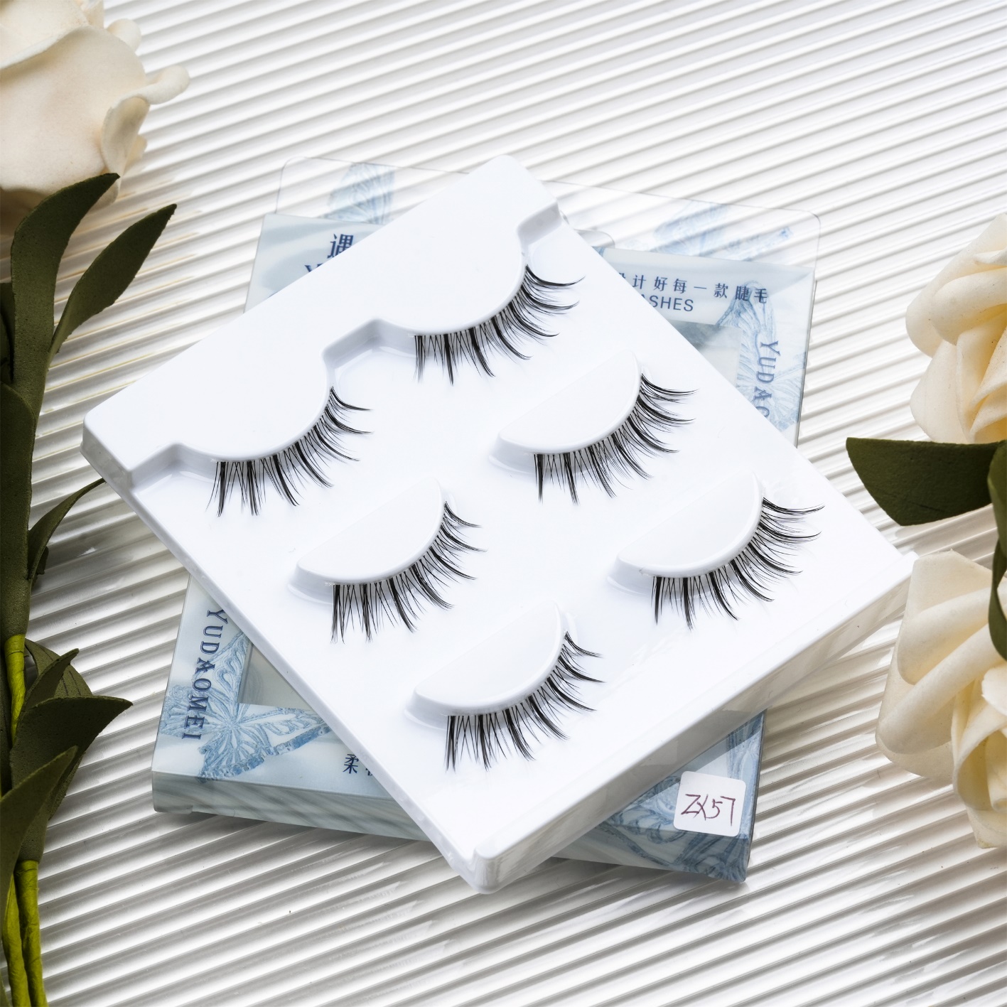 La fausse industrie des cils: élever la beauté avec des cils premium