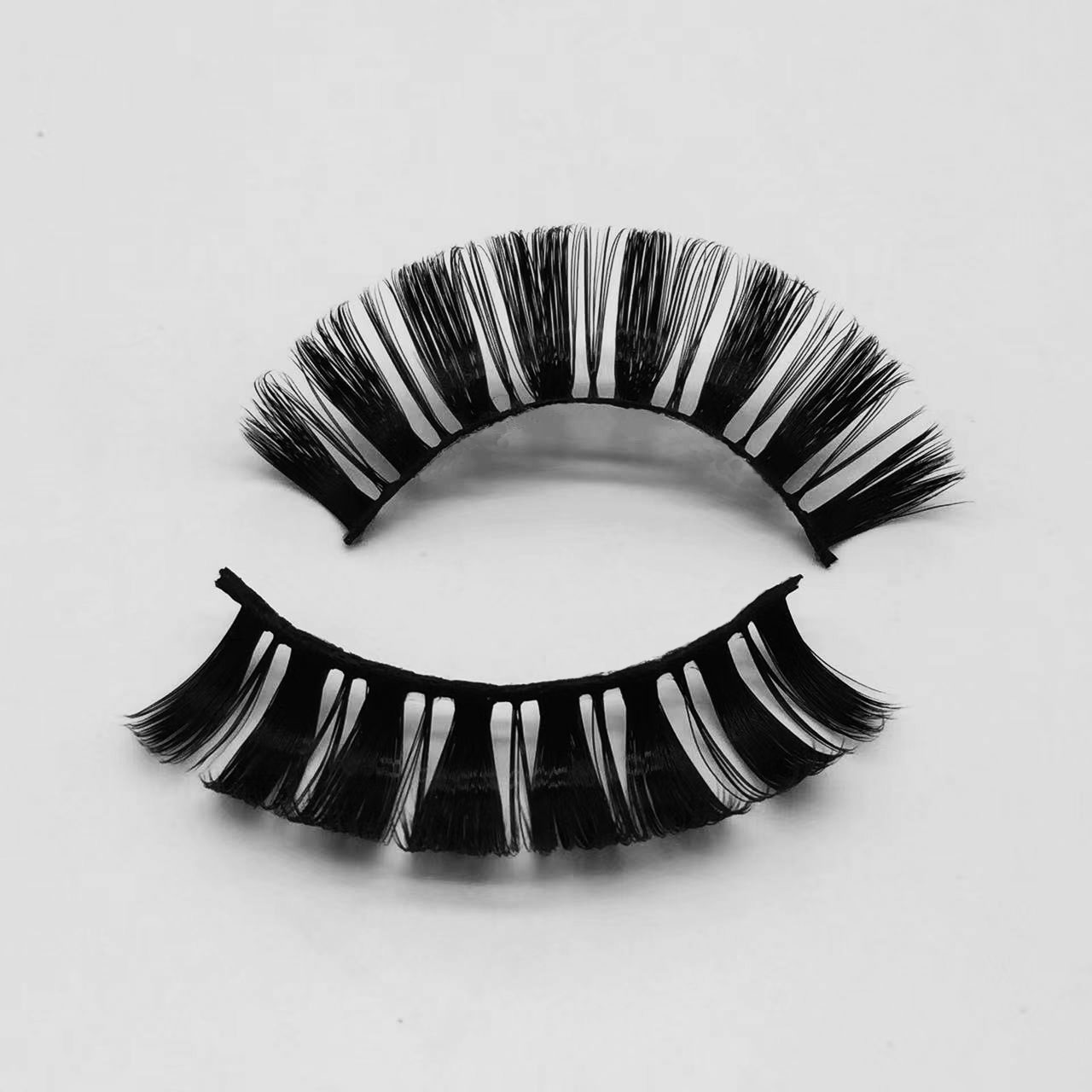 The Rise of Russian Curl Lashes: La dernière tendance des faux cils dramatiques